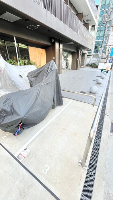 物件外観写真6　(バイク置き場)