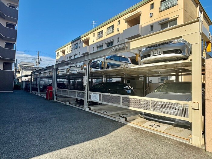 物件外観写真5　(駐車場)