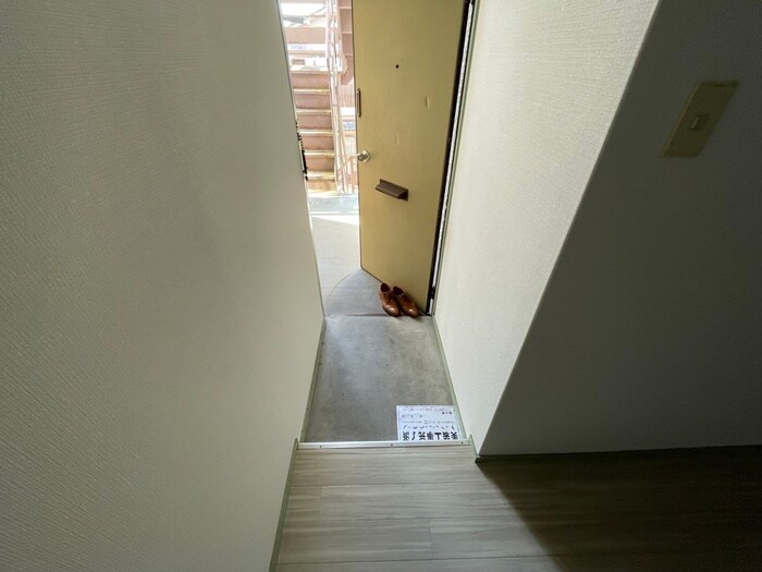 物件内観写真8　(玄関)