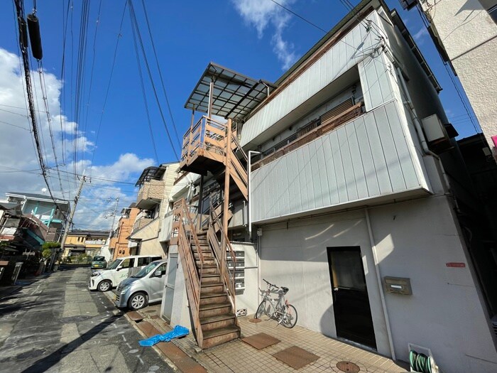 物件外観写真6　(エントランス部分)