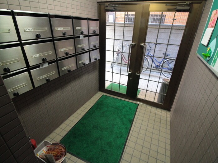 物件外観写真3　(エントランス部分)