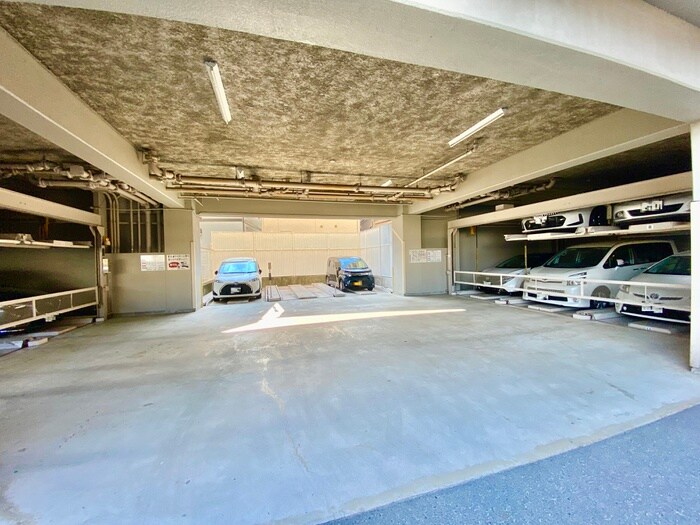 物件外観写真4　(駐車場)