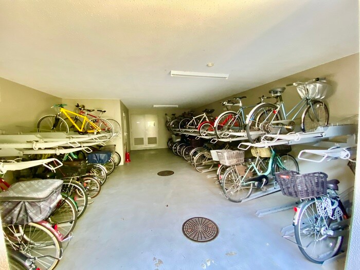 物件外観写真5　(駐輪場)