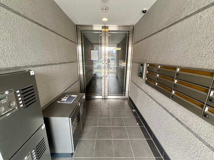 物件外観写真3　(エントランス部分)