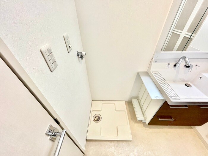 物件内観写真16　(洗濯機置場)