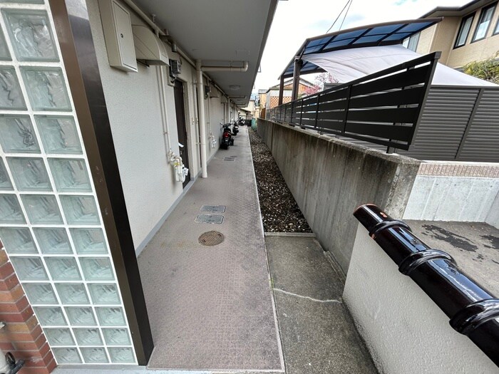 物件外観写真4　(エントランス部分)