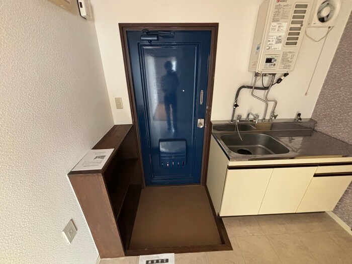 物件内観写真18　(玄関)