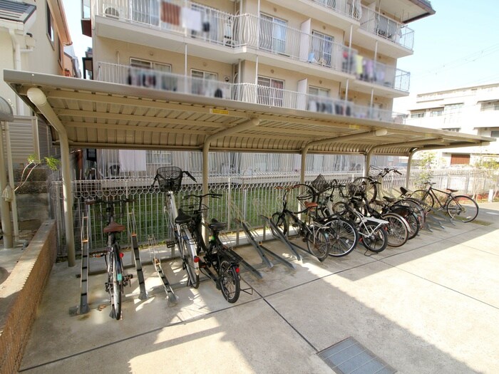 物件外観写真5　(駐輪場)