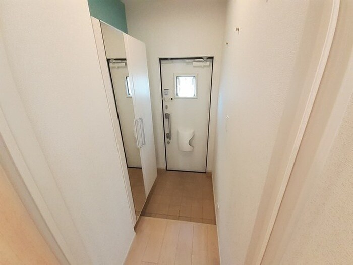 物件内観写真14　(玄関)
