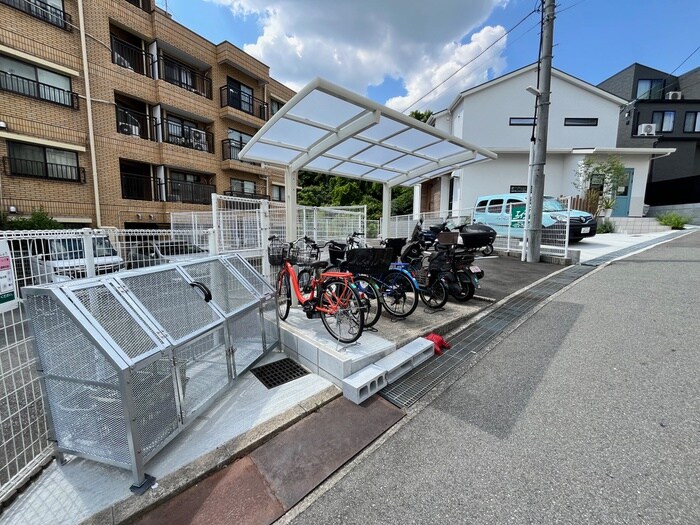 物件外観写真3　(駐輪場)