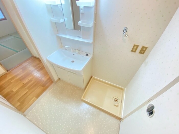 物件内観写真11　(洗濯機置場)