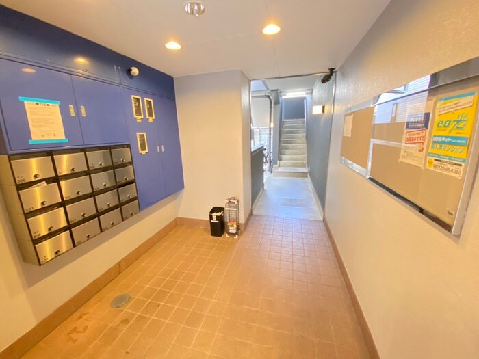 物件外観写真2　(エントランス部分)