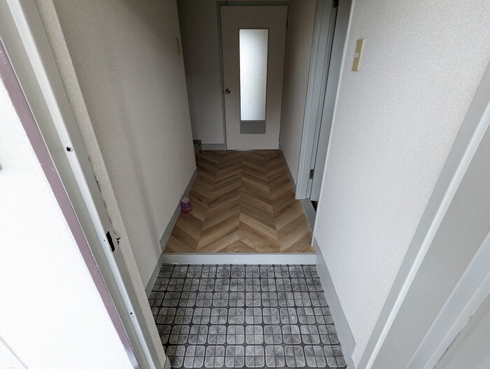 物件内観写真7　(玄関)
