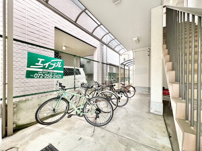 物件外観写真3　(駐輪場)