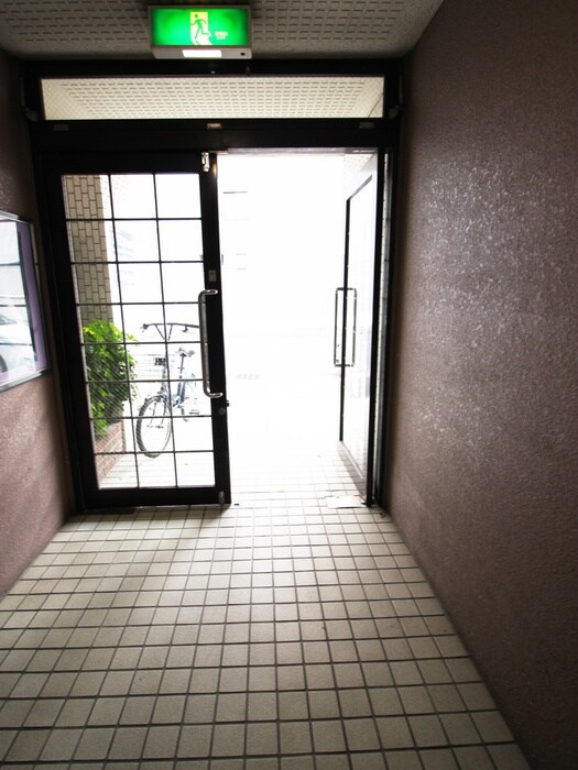 物件外観写真3　(エントランス部分)