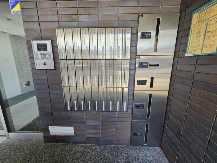 物件外観写真4　(エントランス部分)