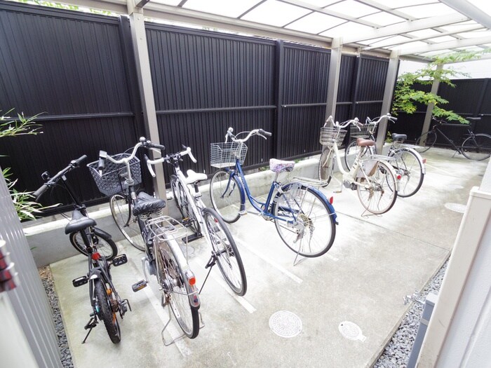 物件外観写真5　(駐輪場)