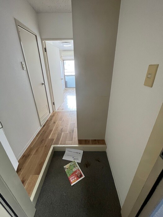 物件内観写真18　(玄関)