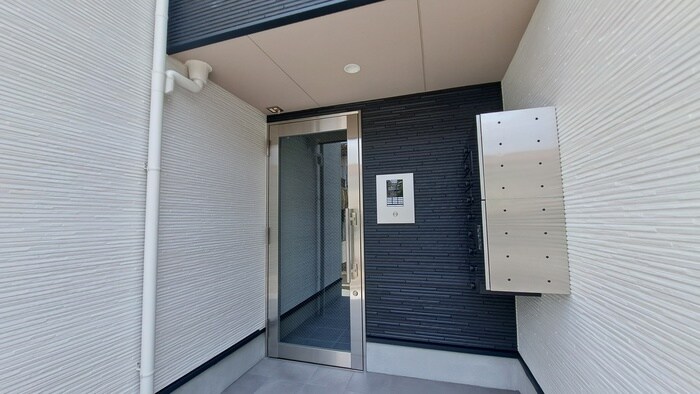 物件外観写真5　(エントランス部分)