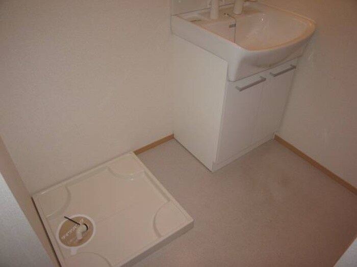 物件内観写真11　(洗濯機置場)