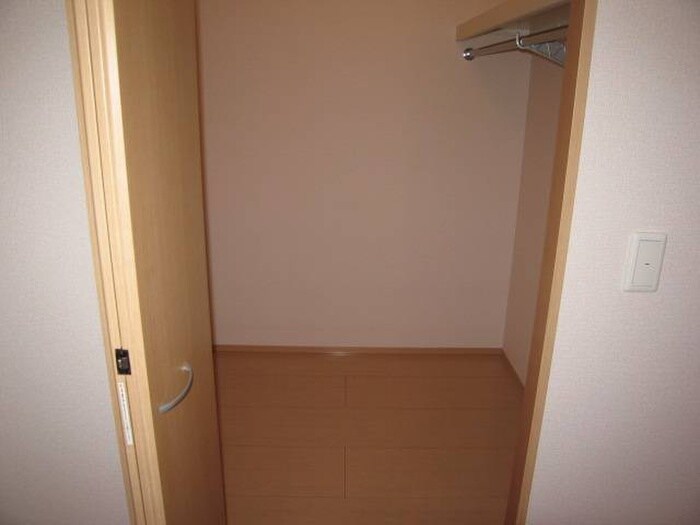 物件内観写真12　(収納)