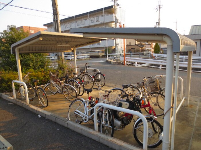 物件外観写真4　(駐輪場)