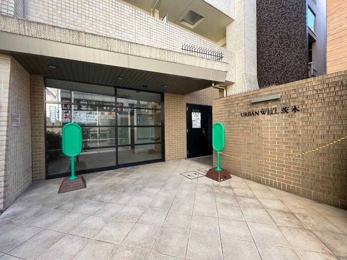 物件外観写真4　(エントランス部分)