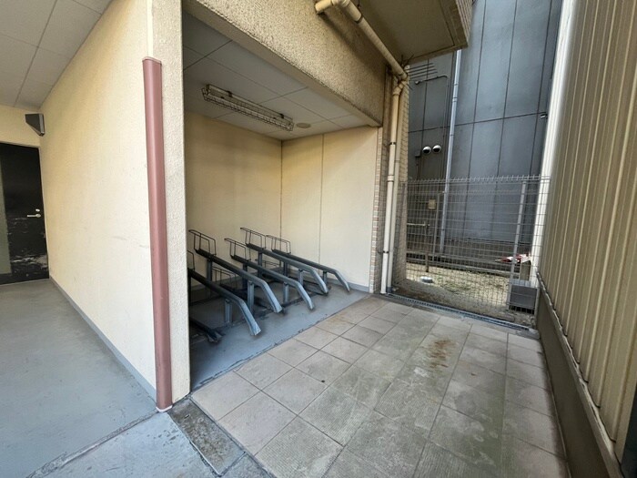 物件外観写真5　(駐輪場)