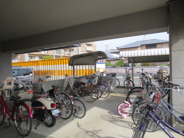 物件外観写真3　(駐輪場)