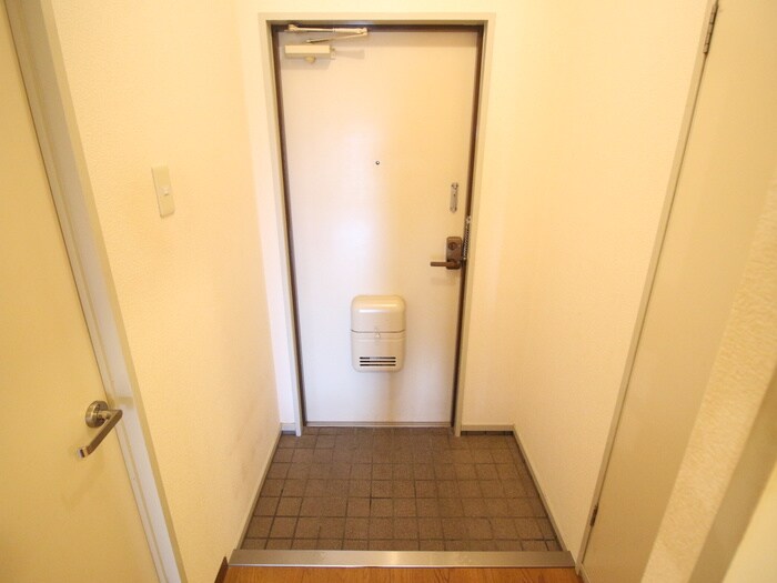 物件内観写真11　(玄関)