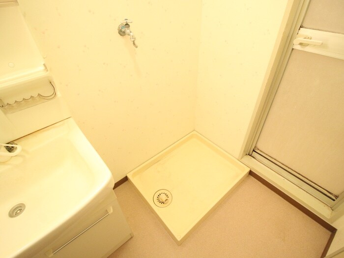 物件内観写真18　(洗濯機置場)