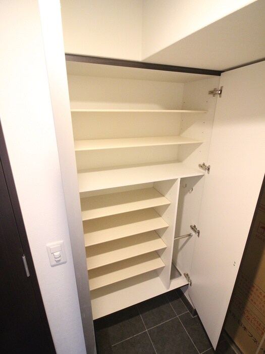 物件内観写真8　(靴箱)