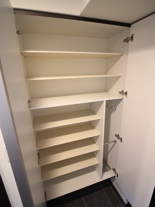 物件内観写真8　(靴箱)