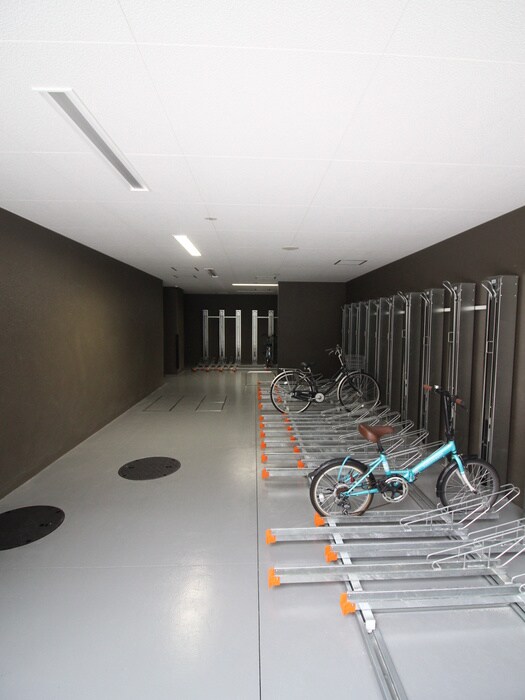 物件外観写真5　(駐輪場)