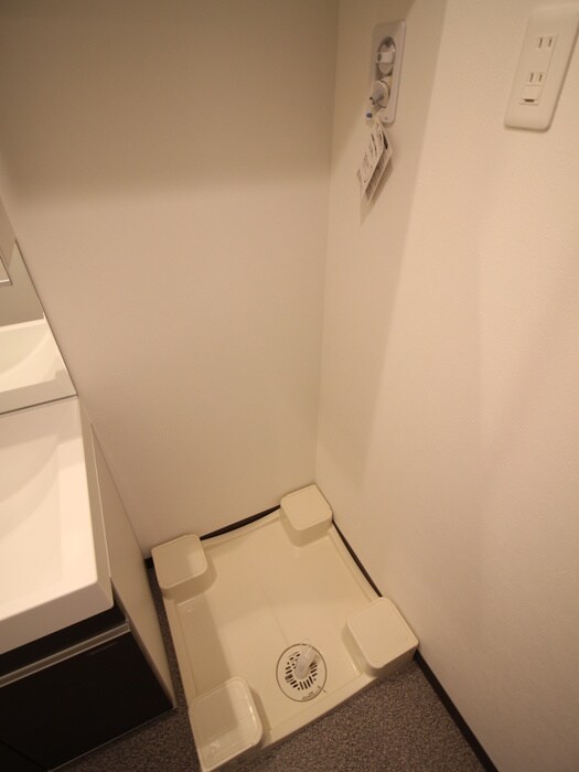 物件内観写真14　(洗濯機置場)