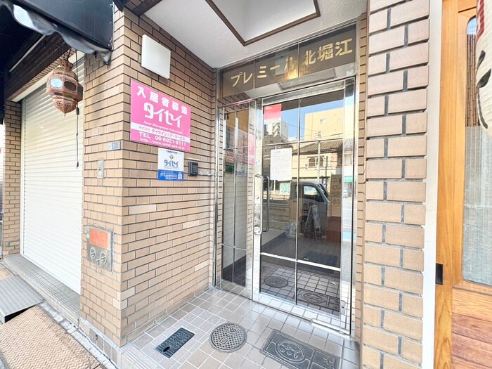 物件外観写真3　(エントランス部分)