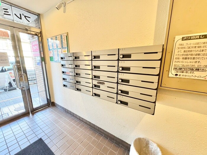 物件外観写真4　(エントランス部分)