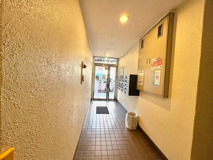 物件外観写真5　(エントランス部分)