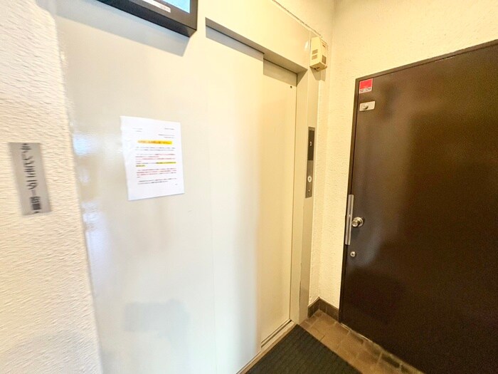 物件外観写真6　(エントランス部分)