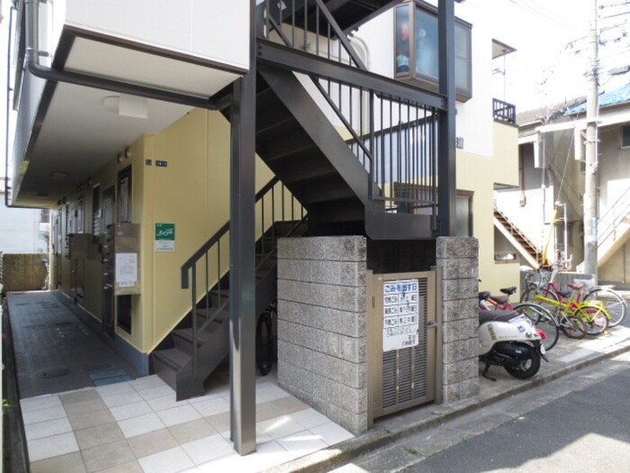 物件外観写真4　(エントランス部分)