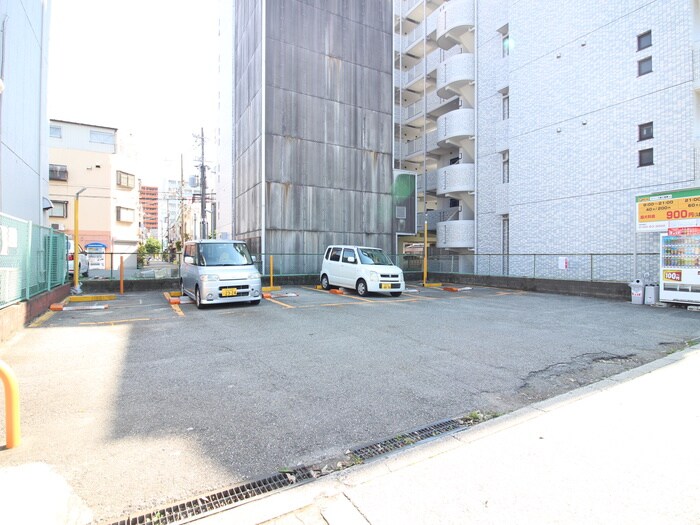 物件外観写真4　(駐車場)