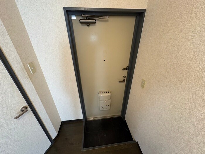 物件内観写真8　(玄関)