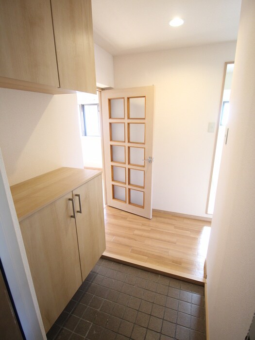 物件内観写真13　(玄関)