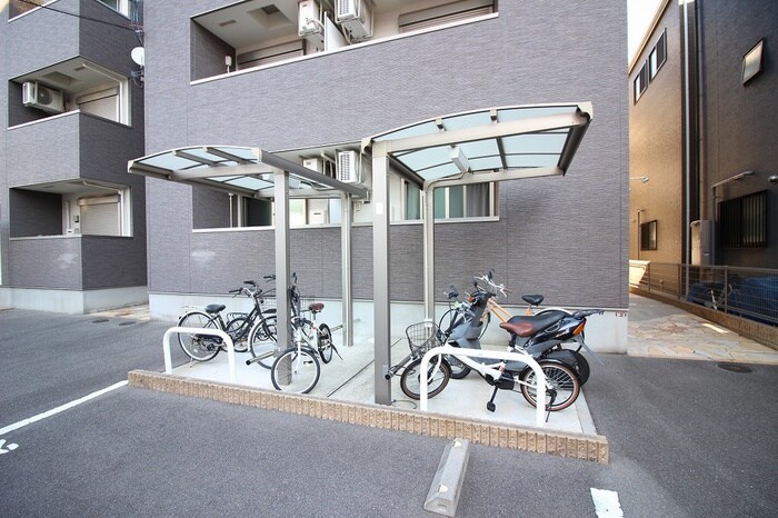 物件外観写真4　(駐輪場)