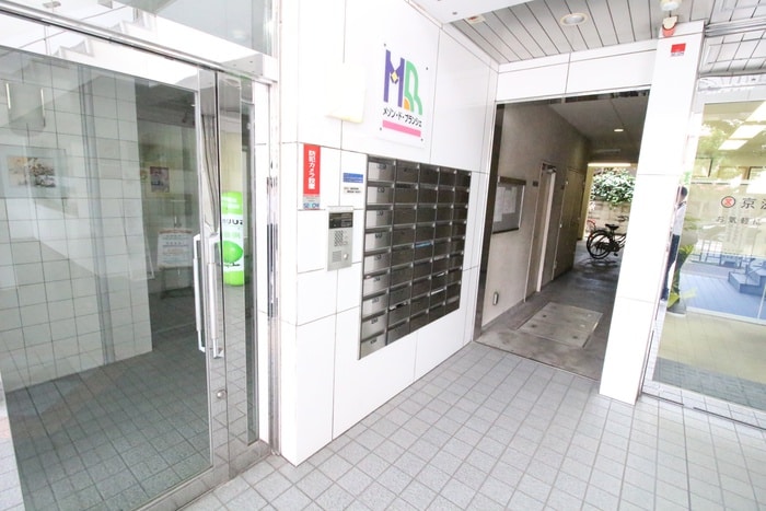 物件外観写真3　(エントランス部分)