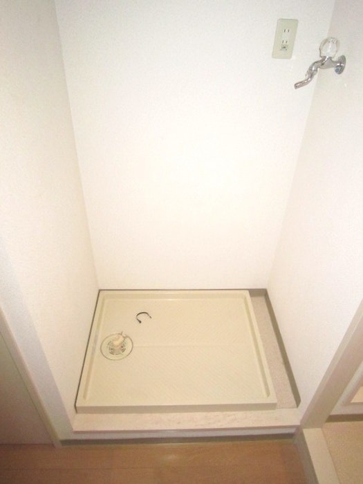 物件内観写真14　(洗濯機置場)