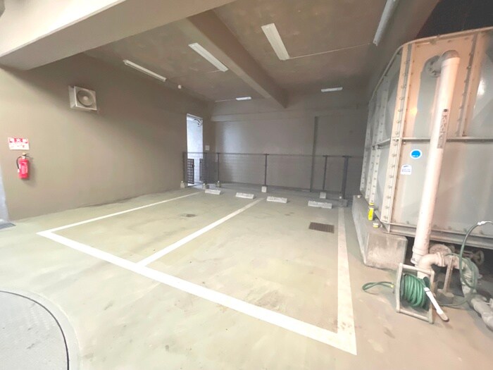 物件外観写真3　(駐車場)