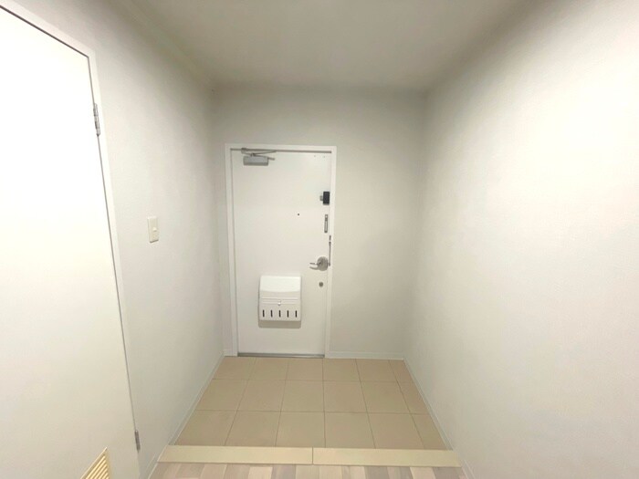物件内観写真12　(玄関)