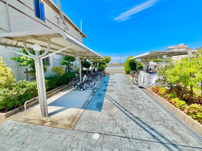 物件外観写真4　(駐輪場)