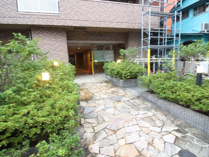 物件外観写真2　(エントランス部分)